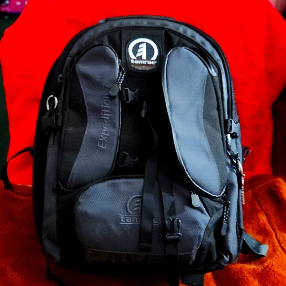 TAMRAC CAMERA BACKPACK - Picture 1 of 8